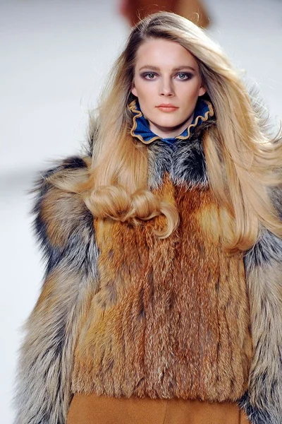 Look 18